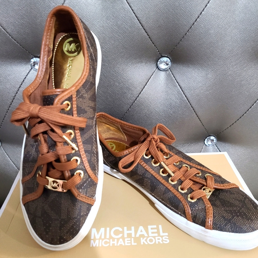 Michael Kors Boerum perforated logo Classic sneaker.